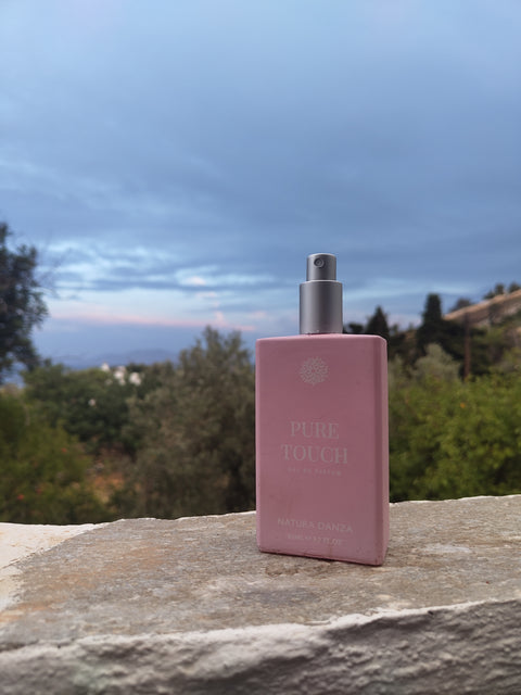 Φθινοπωρινή Φινέτσα: Άρωμα Πούδρας Pure Touch της NATURA DANZA - NATURADANZA