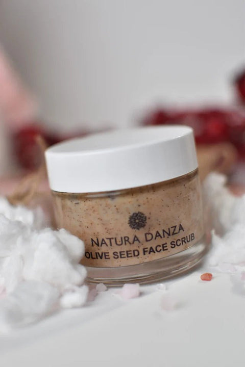 Αποκτήστε Λαμπερή Επιδερμίδα με το Φυσικό Scrub Ελιάς της NATURA DANZA - NATURADANZA
