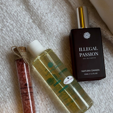Σετ με άρωμα Ξυλώδες και Unisex ILLEGAL PASSION: Άρωμα, Λάδι Σώματος και Άλατα Μπάνιου - NATURADANZA